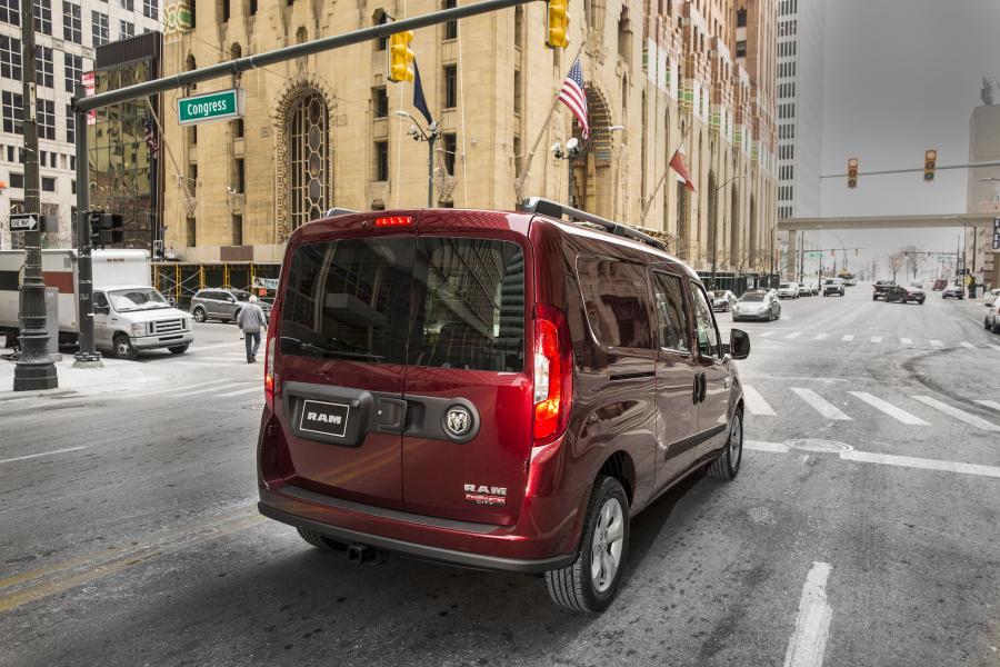  Dodge Ram ProMaster City SLT Wagon 2015 года  (фото 8 из 22)